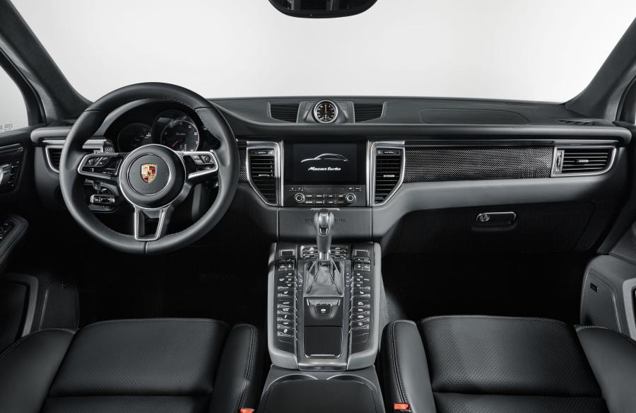 Торпедо Porsche Macan Turbo Performance Package 2016 года  (фото 6 из 25)